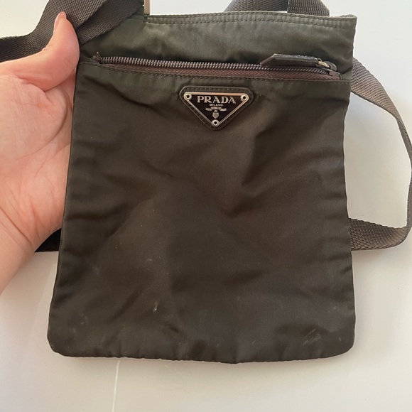 Prada mini shoulder bag in dark brown preowned - Picture 2 of 4